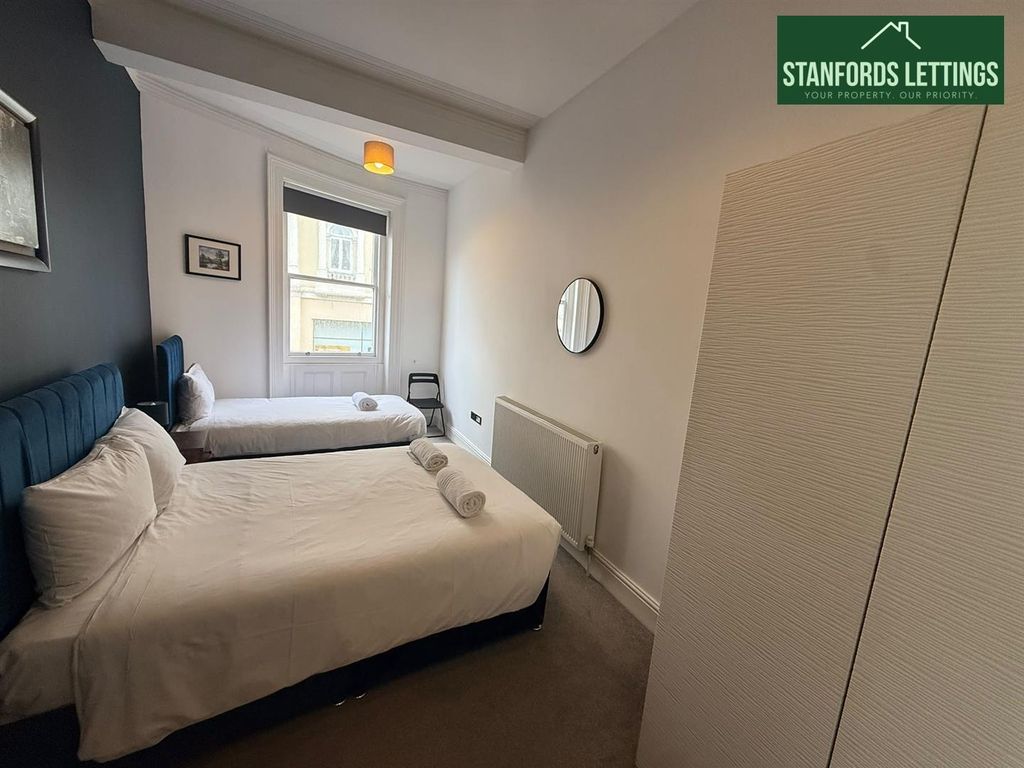 Property photo 1 of 6 Room 2.Jpg