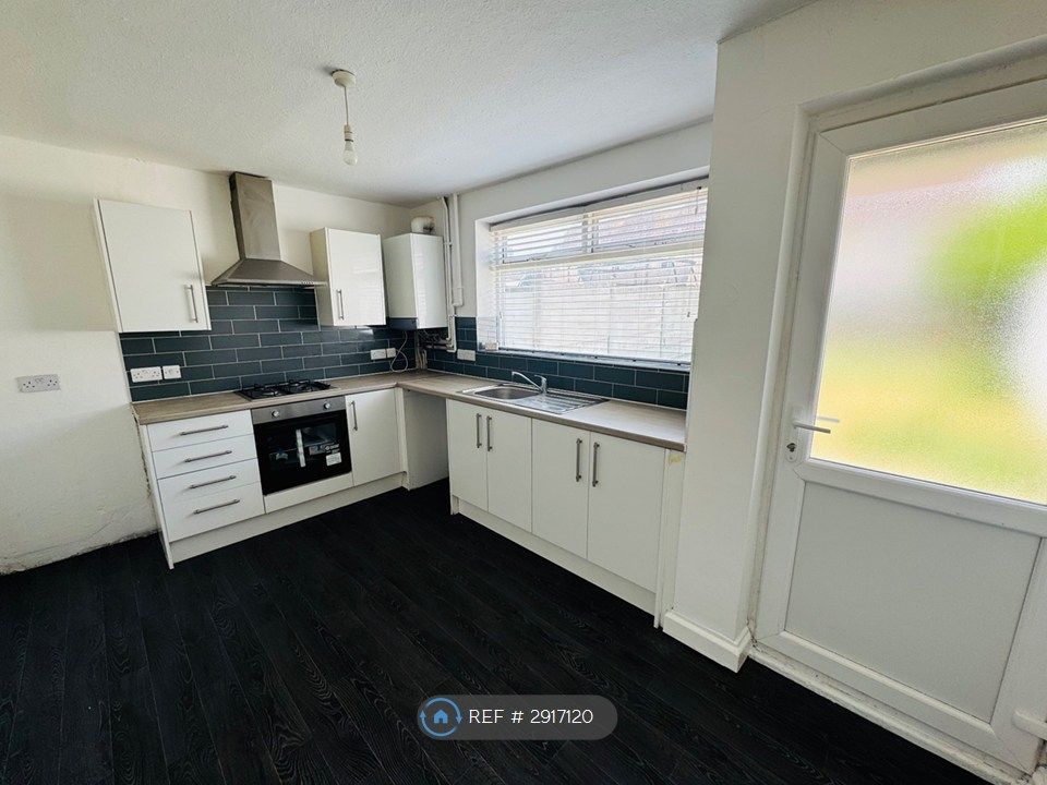 Property photo 3 of 8 Kitchen