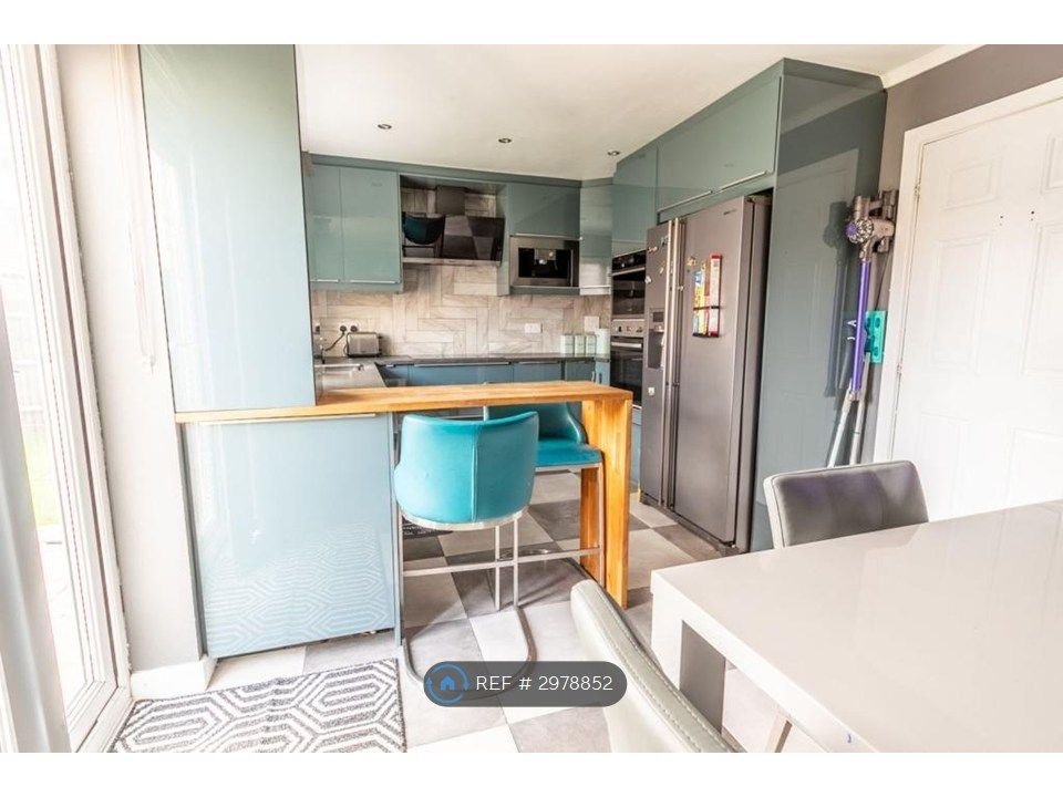 Property photo 3 of 7 Kitchen