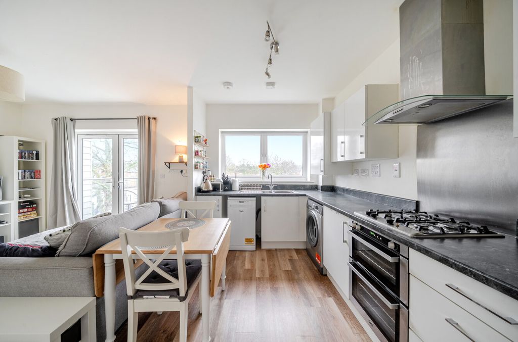 Property photo 3 of 11 1401916-2-698c62d...