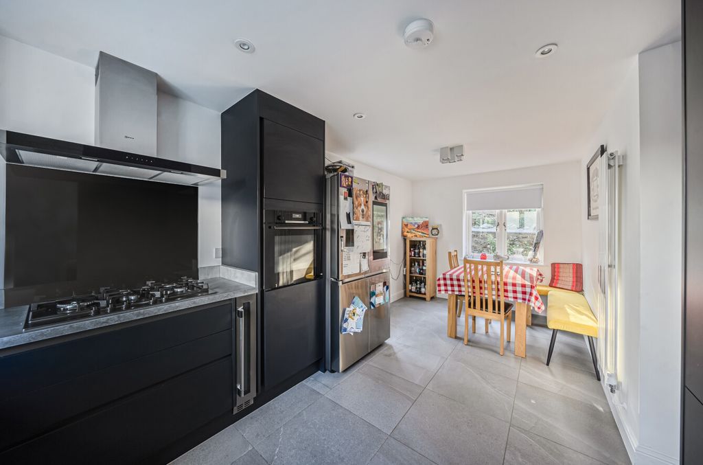 Property photo 3 of 17 Kitchen