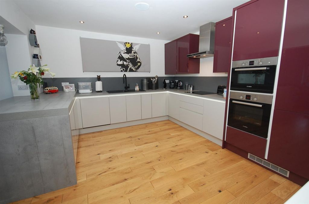 Property photo 2 of 22 Kitchen Area
