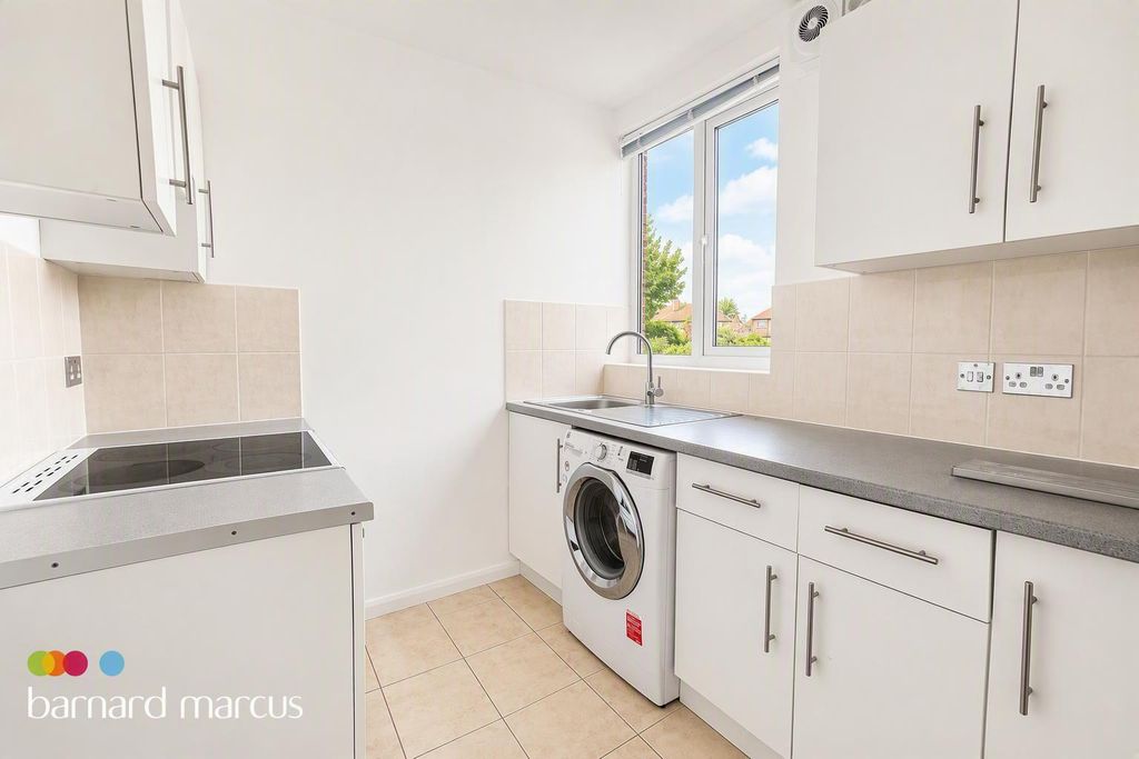 Property photo 1 of 4 Kitchen