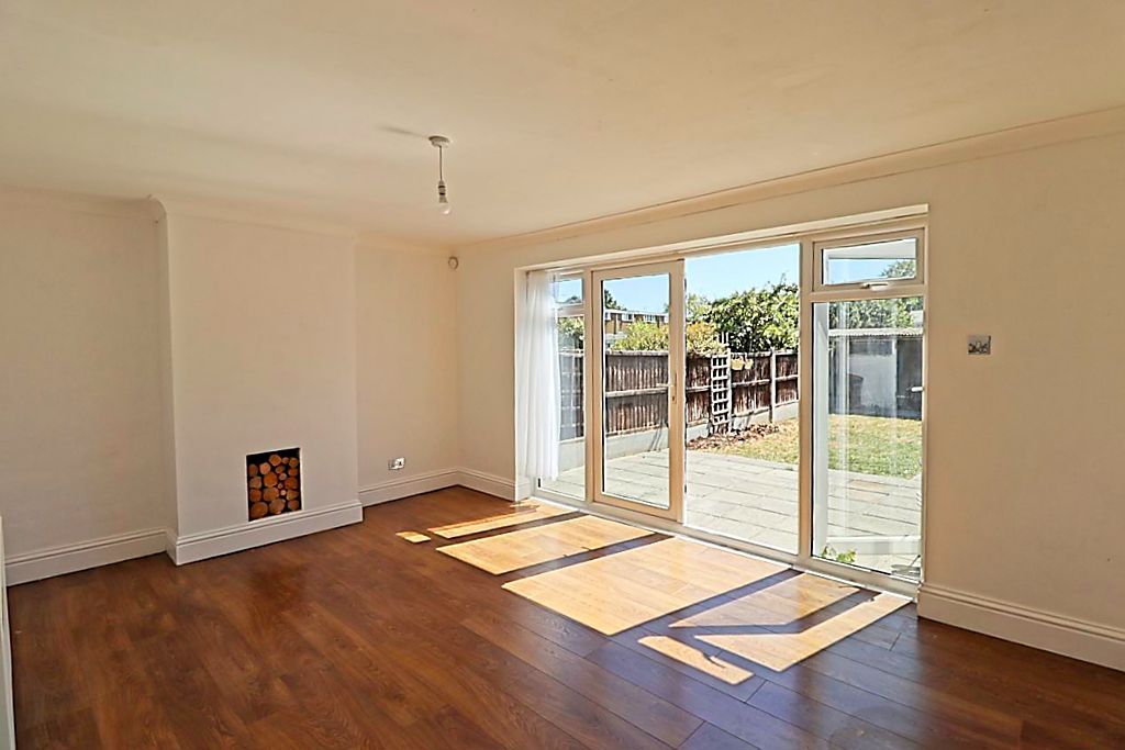 Property photo 3 of 6 Living Room