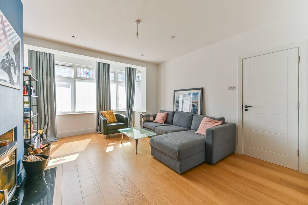 Property photo 3 of 22