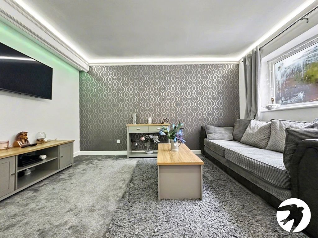 Property photo 2 of 9 Lounge