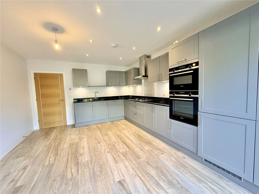 Property photo 3 of 10 Picture No. 04