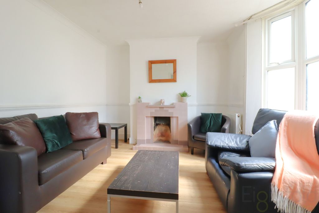 Property photo 2 of 11 Living Room