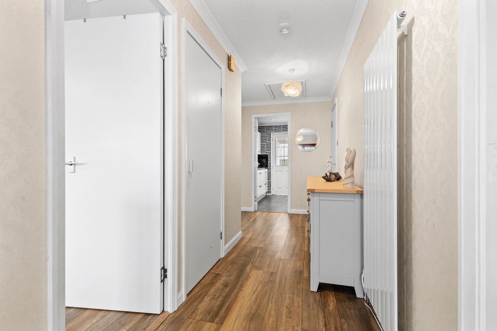 Property photo 2 of 37