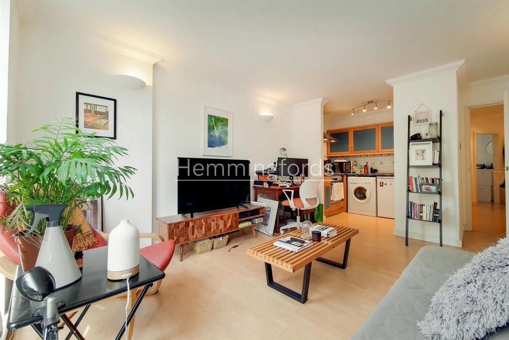 Property photo 3 of 11