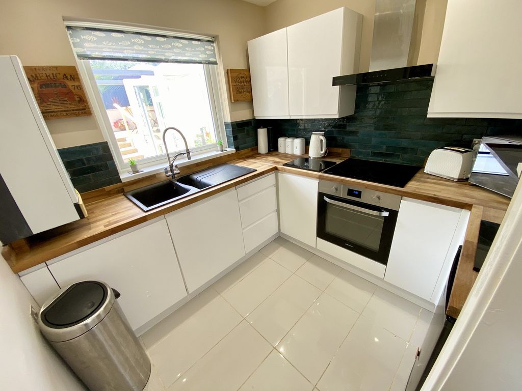 Property photo 3 of 14 Kitchen