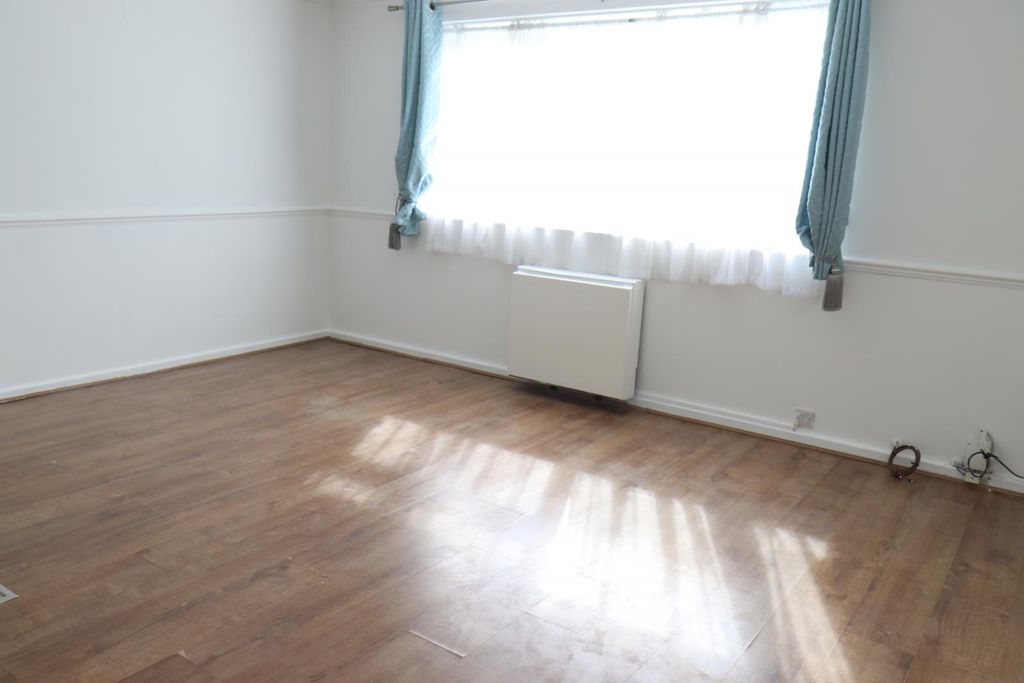 Property photo 2 of 6 Two Bedroom Flat For Rent