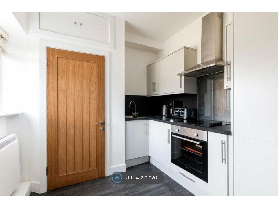 Property photo 2 of 6 Kitchen