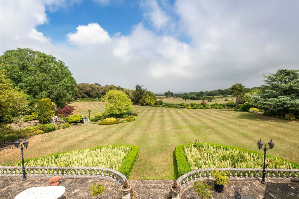 Property photo 2 of 22 Gardens