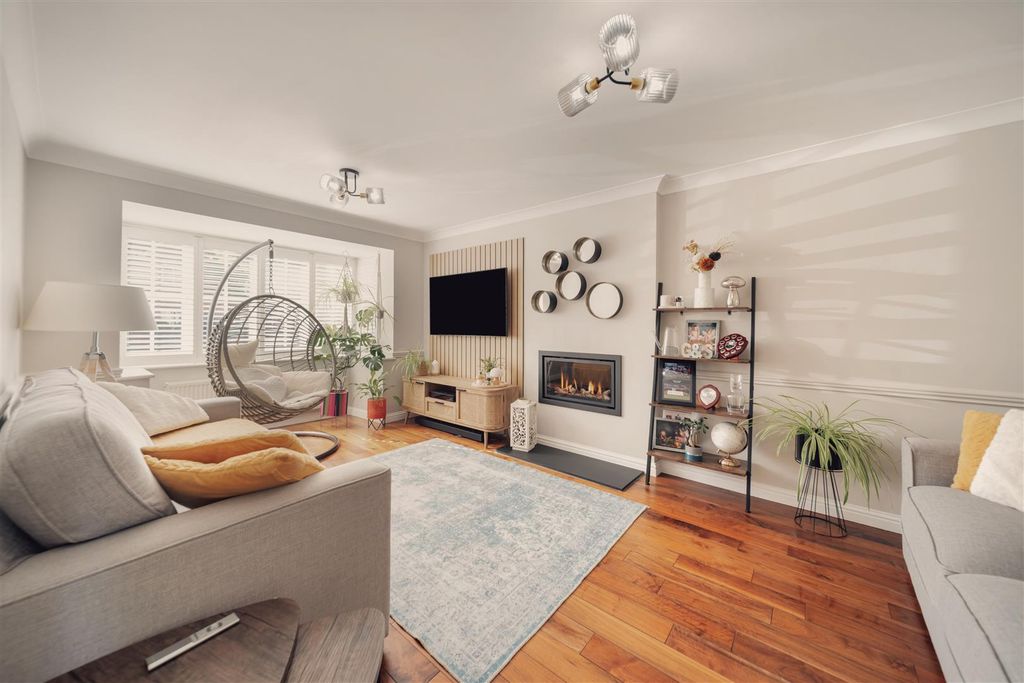 Property photo 2 of 21 Bentley Rd-32.Jpg
