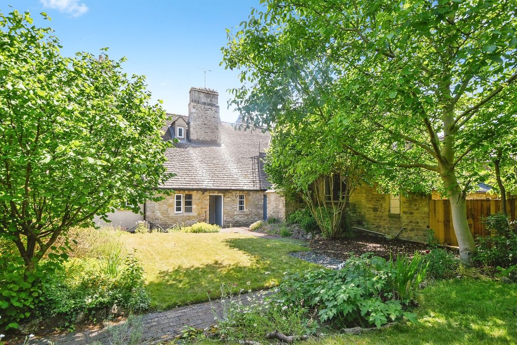 Property photo 2 of 23