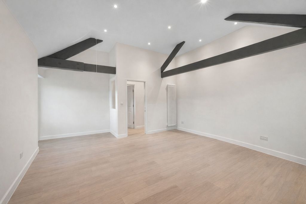 Property photo 3 of 9 Picture No. 17