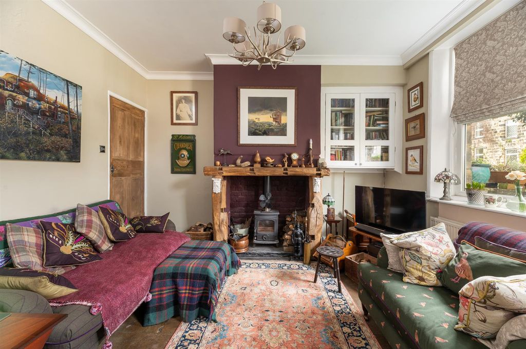 Property photo 2 of 18 Sitting Room