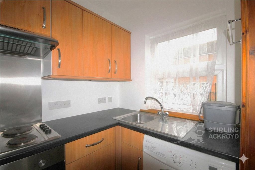 Property photo 3 of 7 Kitchen