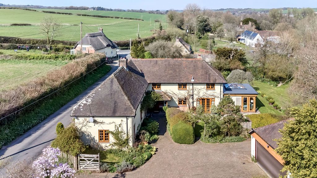 Property photo 3 of 23 Symmonds Cottage