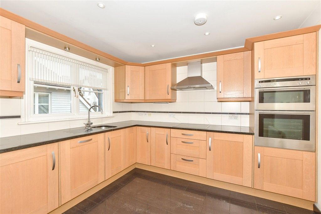 Property photo 1 of 9 Kitchen