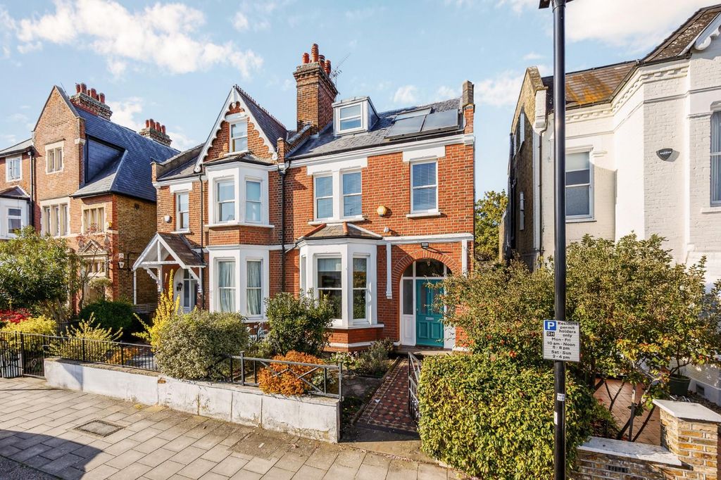 Property photo 1 of 15 35 Stile Hall Gardens-1.Jpg