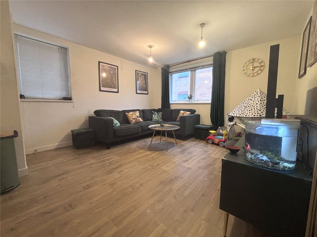 Property photo 2 of 8 Picture No. 01