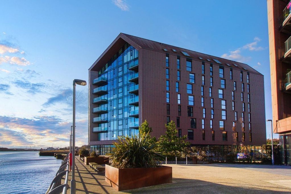 Property photo 1 of 8 External