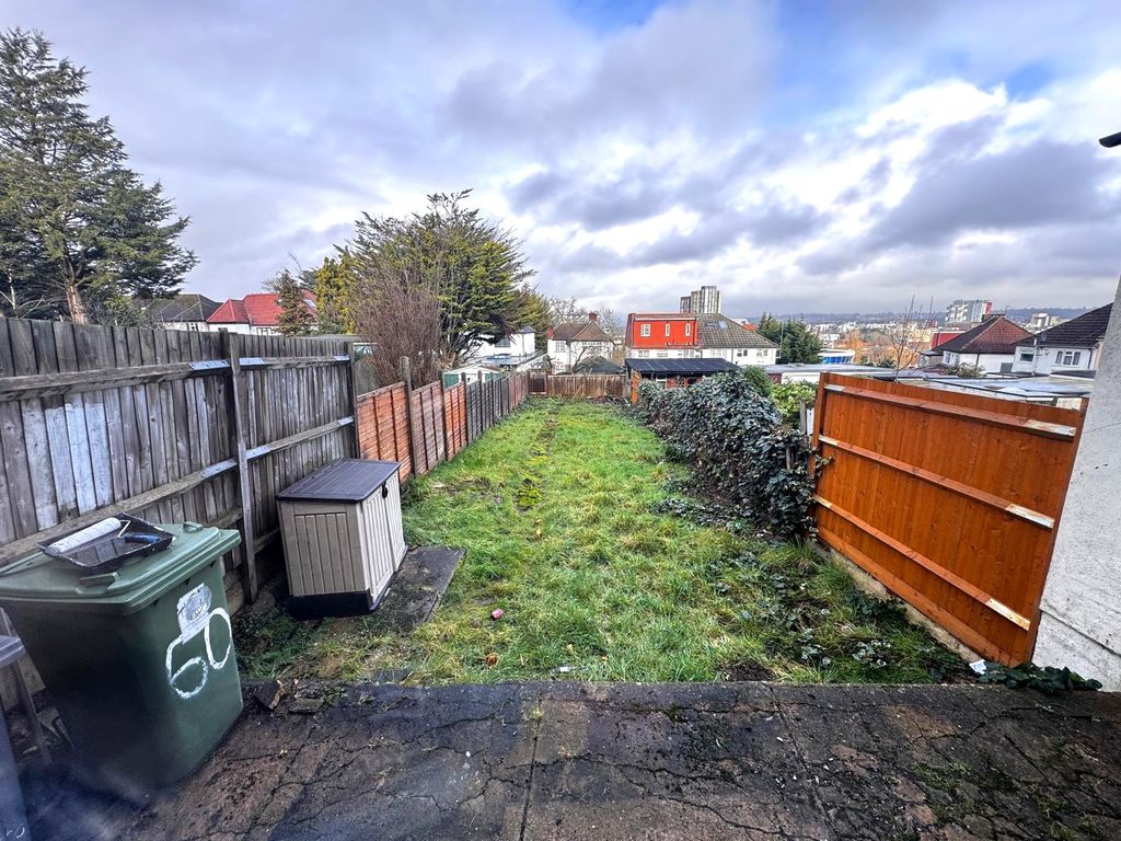 Property photo 3 of 11 Photo 3