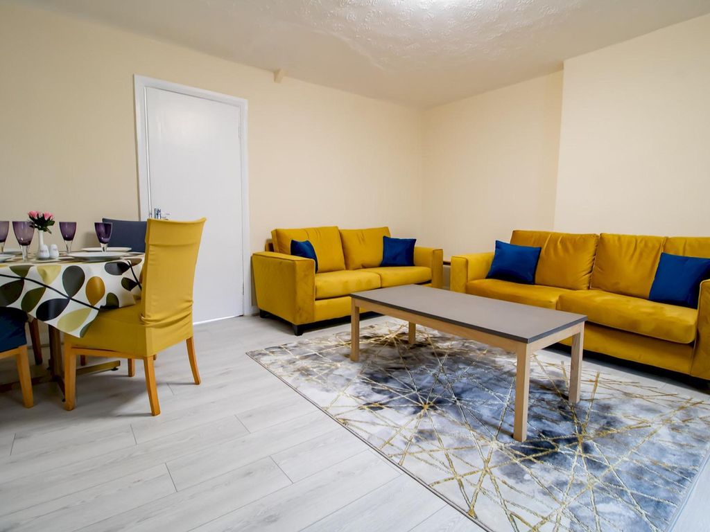 Property photo 1 of 30 Living Room