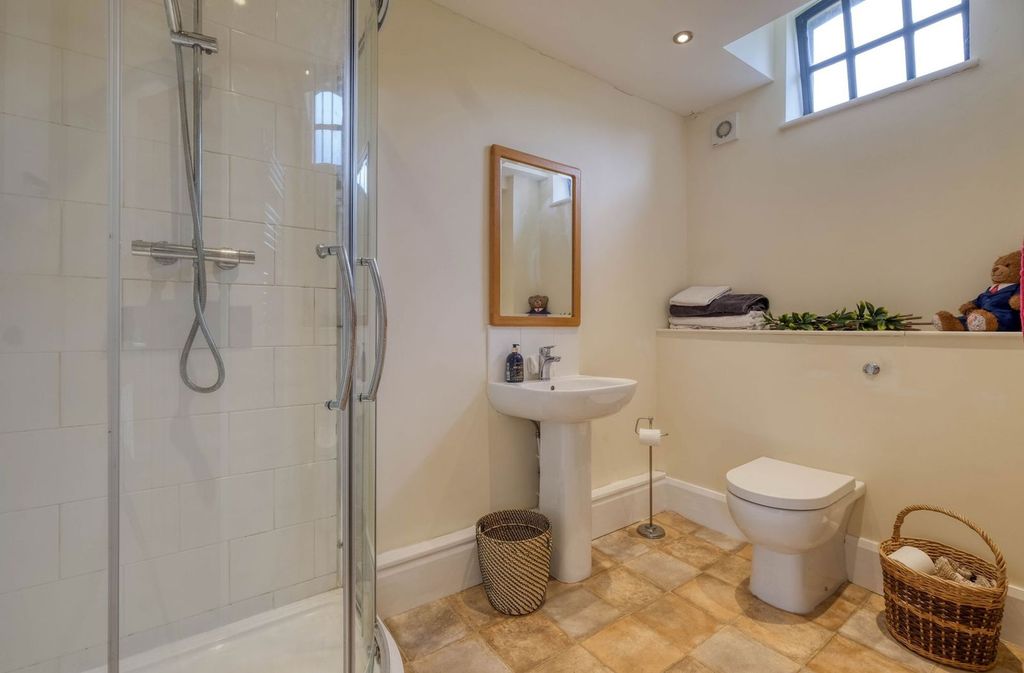 Property photo 3 of 28