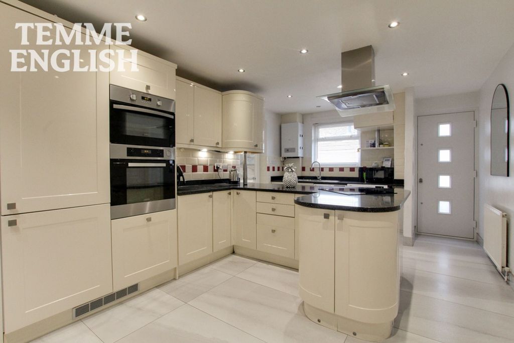 Property photo 3 of 21