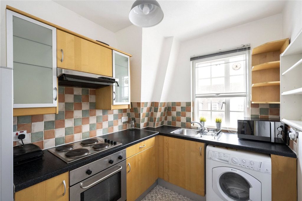 Property photo 3 of 8 Kitchen