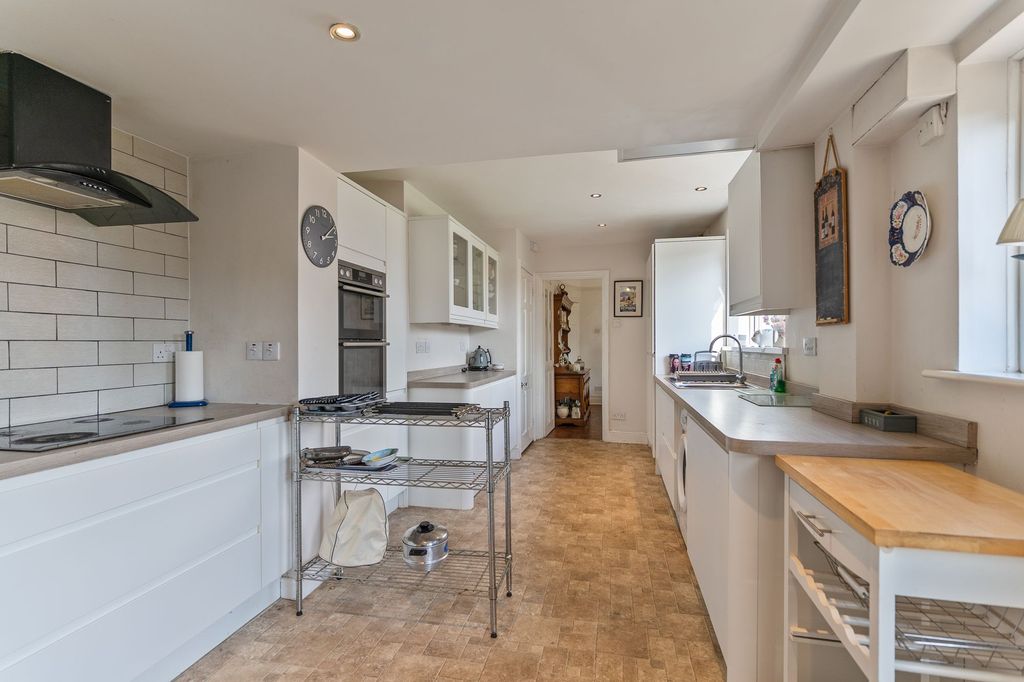 Property photo 3 of 25