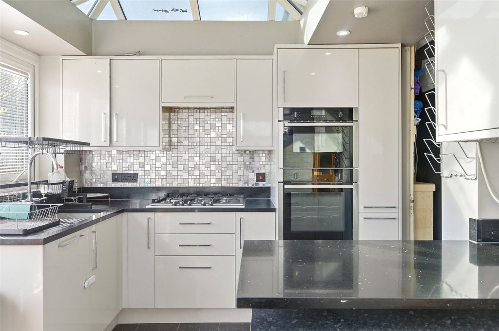 Additional image 10 of 2 bed detached house to rentJoan Road, Dagenham RM8