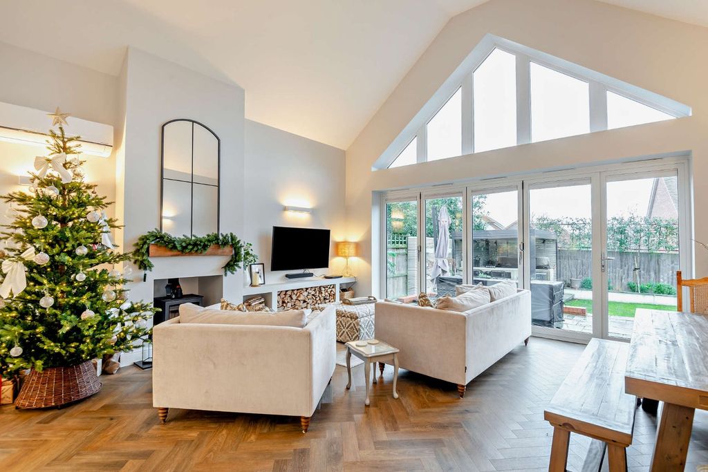 Property photo 2 of 12 Sitting/Dining Room