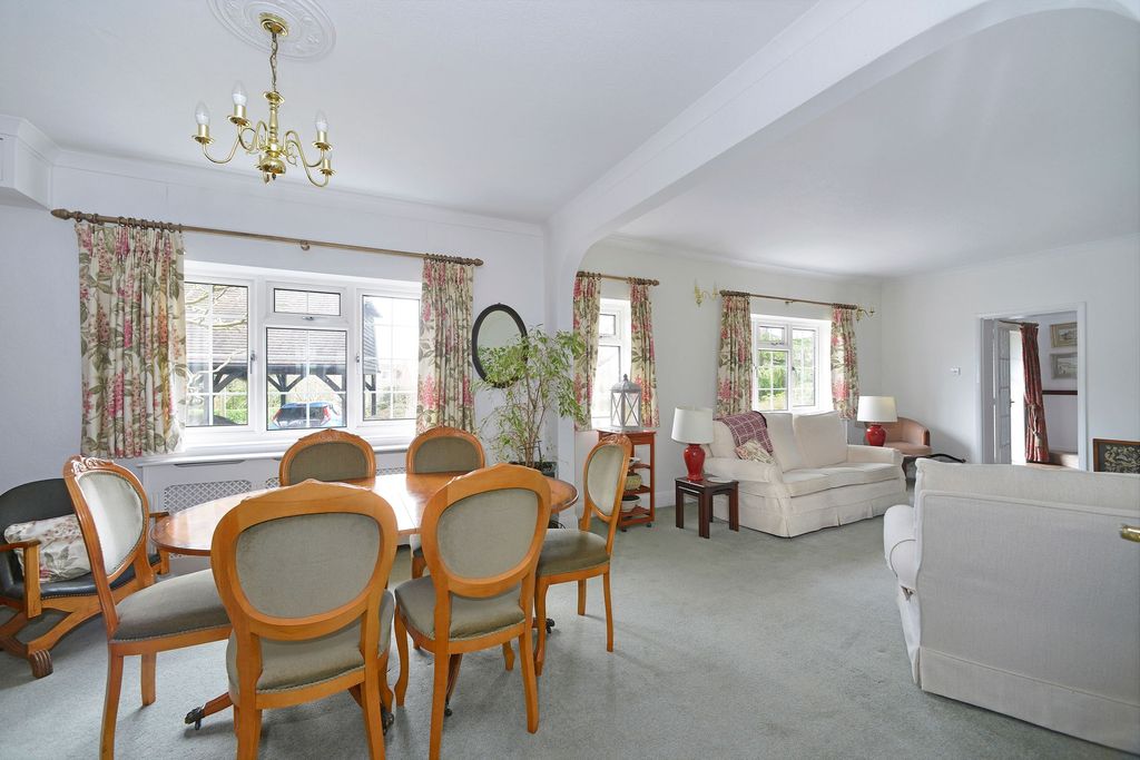 Property photo 3 of 28