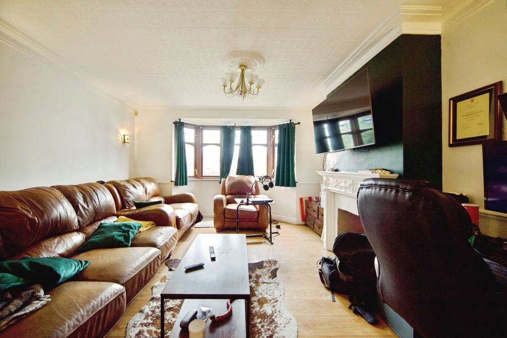 Property photo 2 of 17 Photo