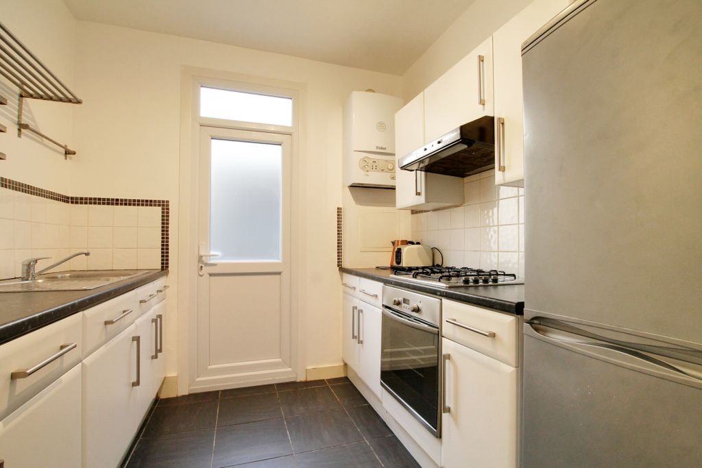 Property photo 3 of 9 Kitchen