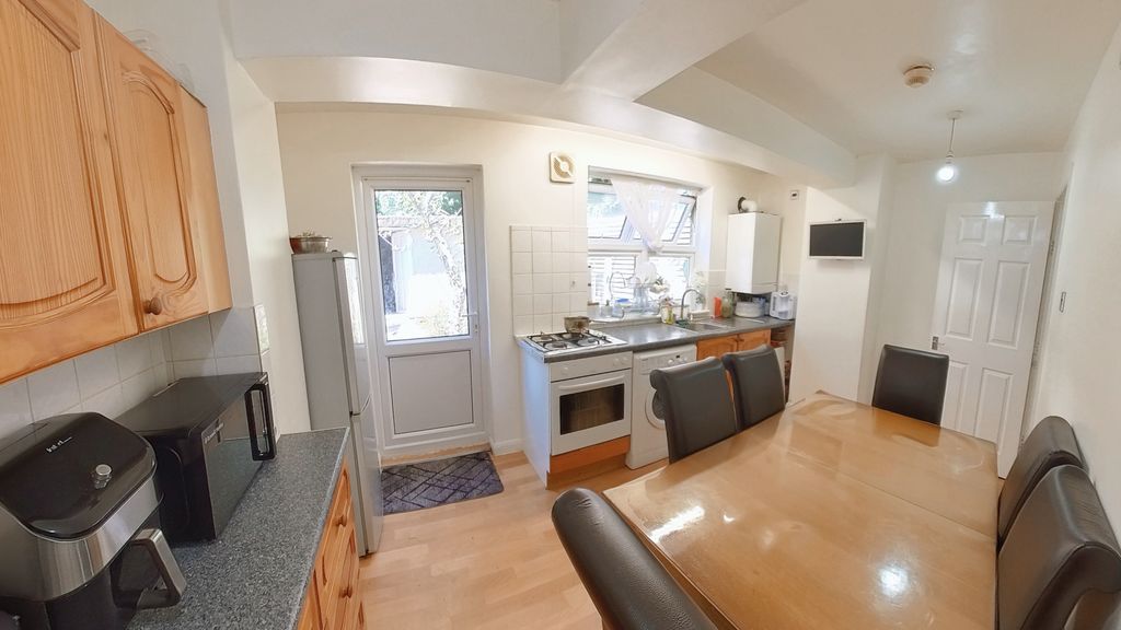 Property photo 3 of 36