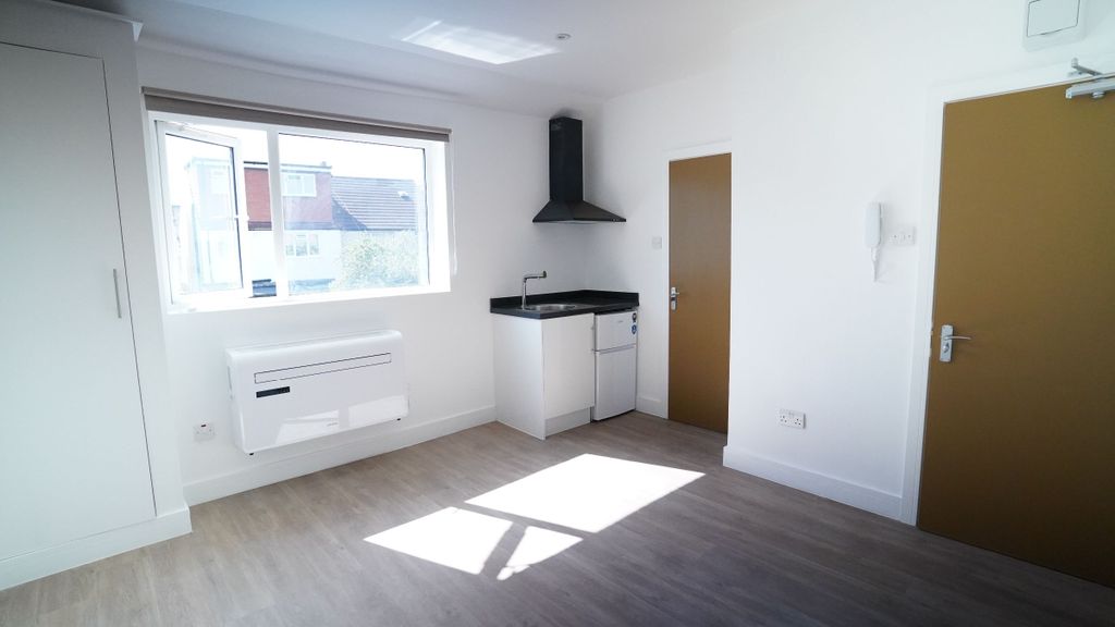 Property photo 1 of 2
