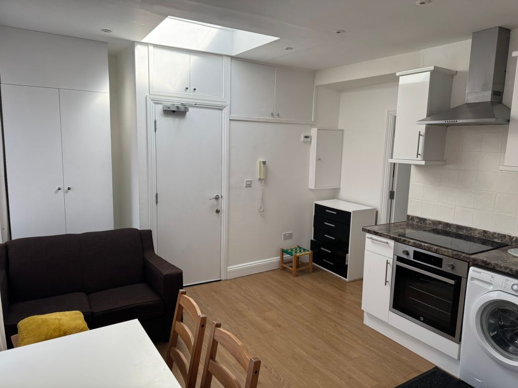 Property photo 2 of 8 Kitchen