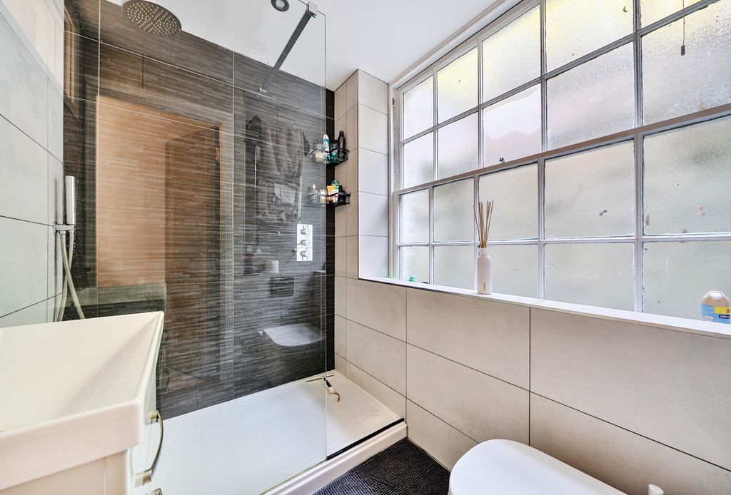 Property photo 3 of 13 1311740-13-685296...