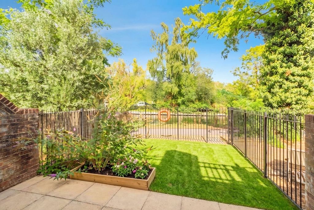Property photo 3 of 16 Garden With River Access