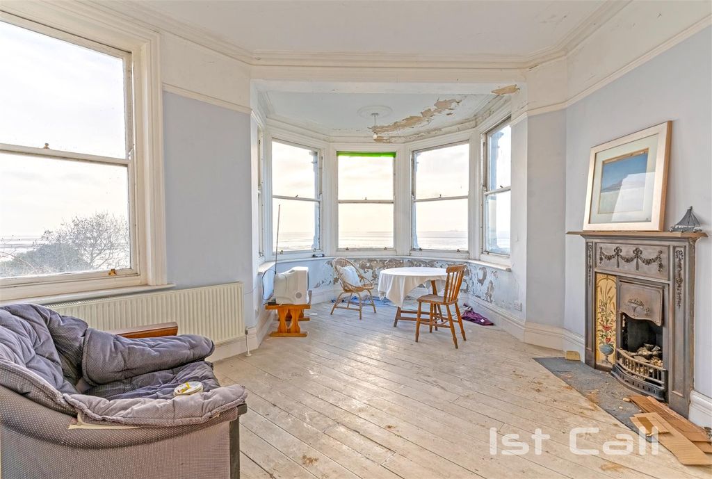 Property photo 2 of 9 Lounge