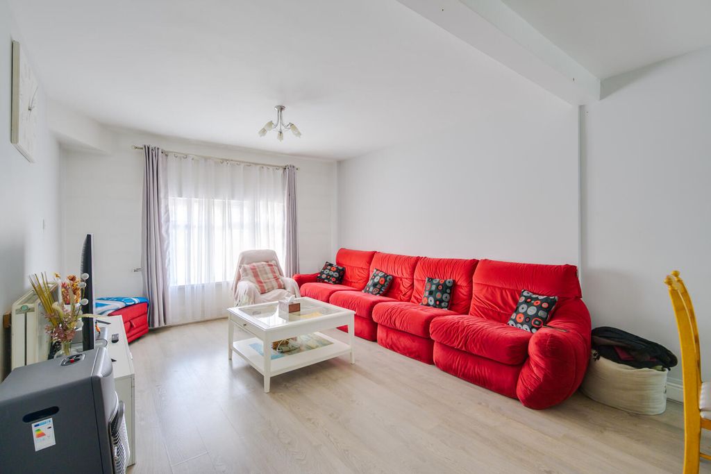 Property photo 3 of 21 Living Room