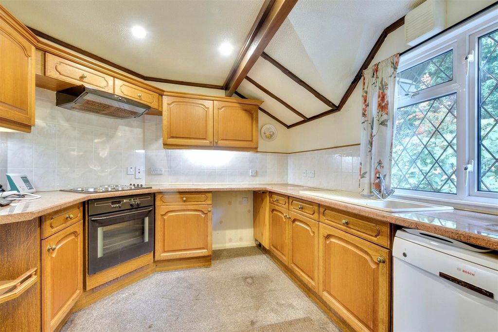 Property photo 2 of 16 Kitchen (1).Jpeg