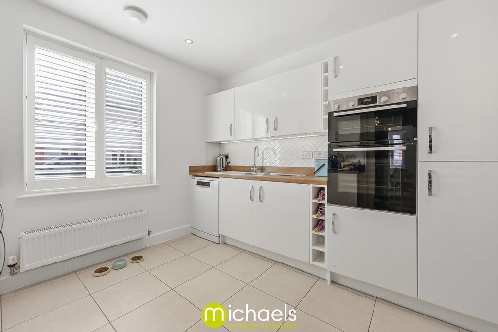 Property photo 3 of 32