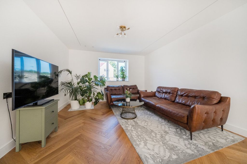 Property photo 2 of 32 Picture No. 24