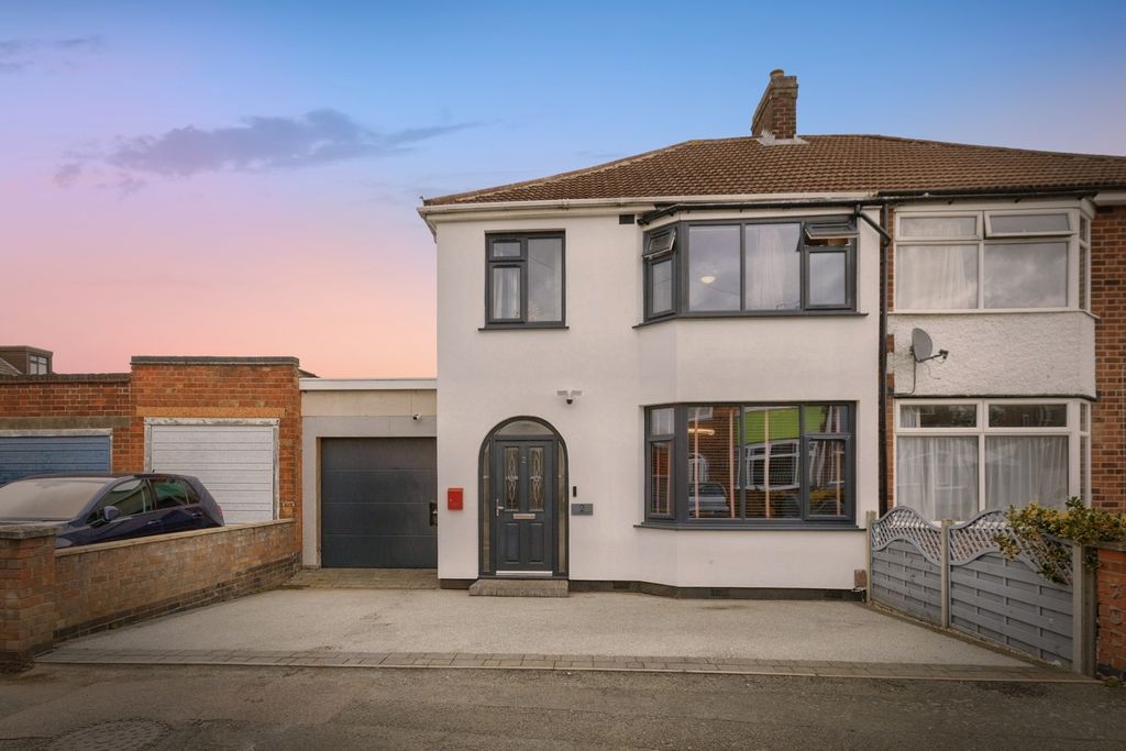 Property photo 1 of 19 Pbox-Img.Jpg